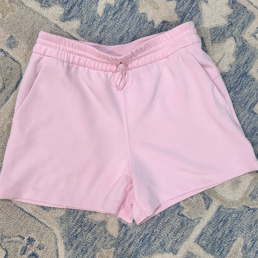 Lululemon Softstream 4” Shorts - 8